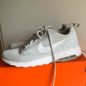 Nike Air Max Motion Sneaker